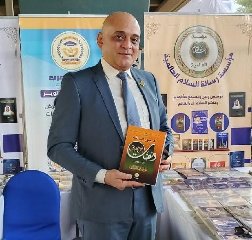 مدير عام بالتلفزيون المصري يشيد بأفكار الشرفاء الحمادي خلال زيارته جناح مؤسسة رسالة السلام بمركز شباب الجزيرة