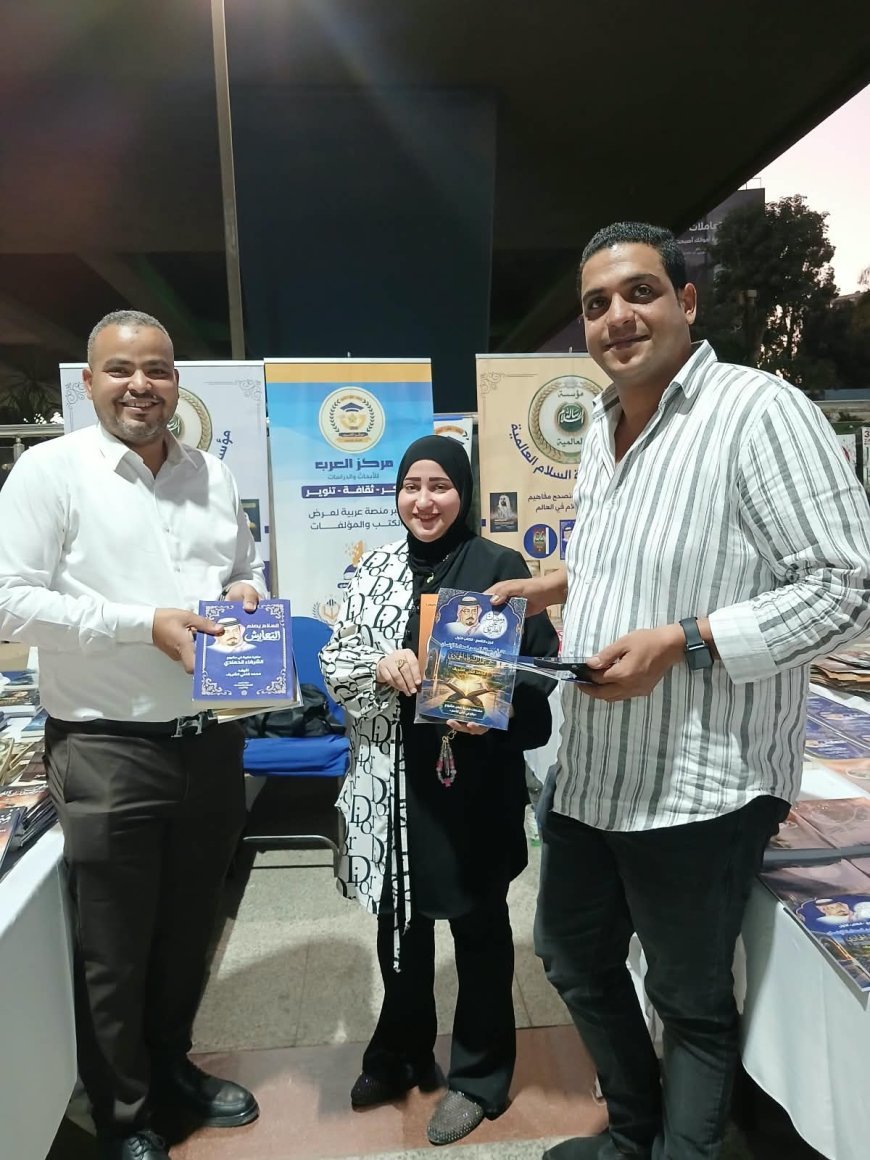 مسؤول تنسيق المشروعات التشاركية باتحاد الصناعات المصرية يزور جناح مؤسسة رسالة السلام بمعرض كتاب مركز شباب الجزيرة